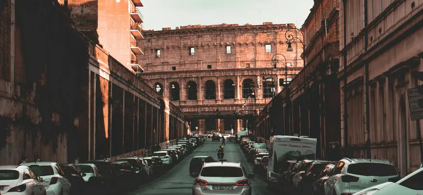 Vista del Coliseo Romano al atardecer, Roma