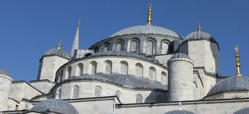 Detalle de las cúpulas de la Mezquita Azul en Estambul, Turquía