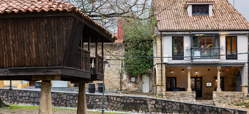 Hórreo tradicional asturiano en el centro de Avilés