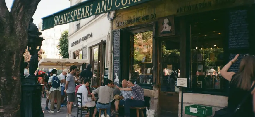 Exteriores de la librería Shakespeare and Company en París