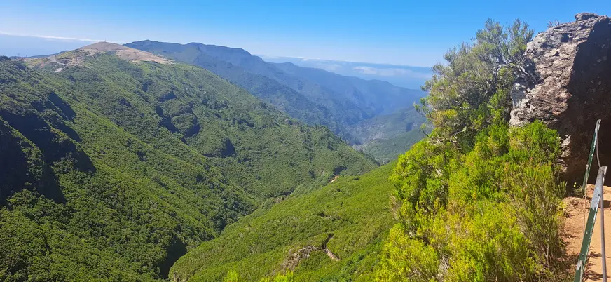 Vistas del valle desde el sendero de Caldeirão Verde, Madeira