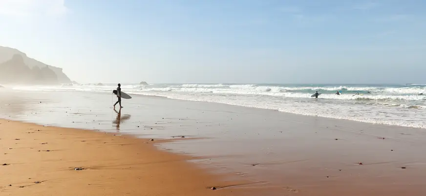 Surfistas en Ericeira, Portugal