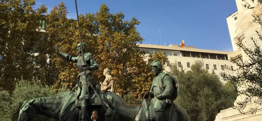 Estatua de Don Quijote y Sancho Panza en la Plaza de España de Madrid