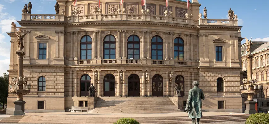 Fachada neorrenacentista del Rudolfinum, Praga