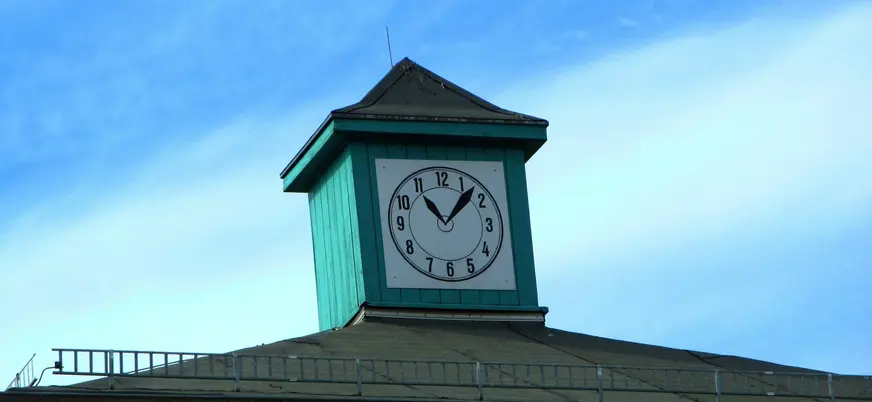 Reloj de la torre del antiguo campo de concentración de Sachsenhausen