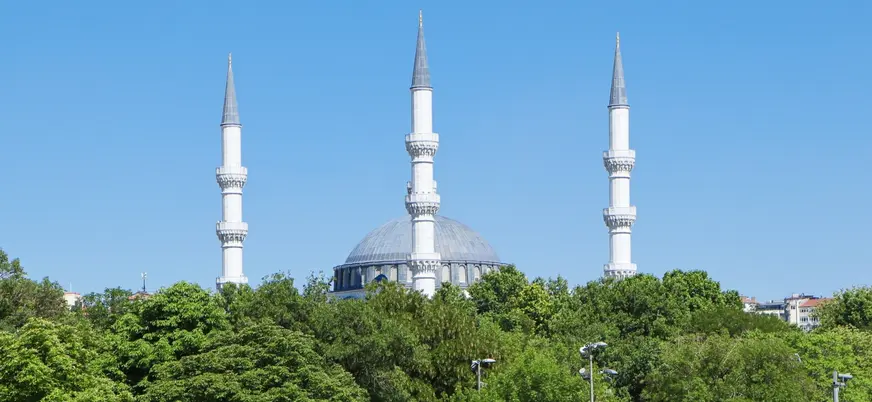 Alminares y cúpula de la Mezquita Azul en Estambul, Turquía