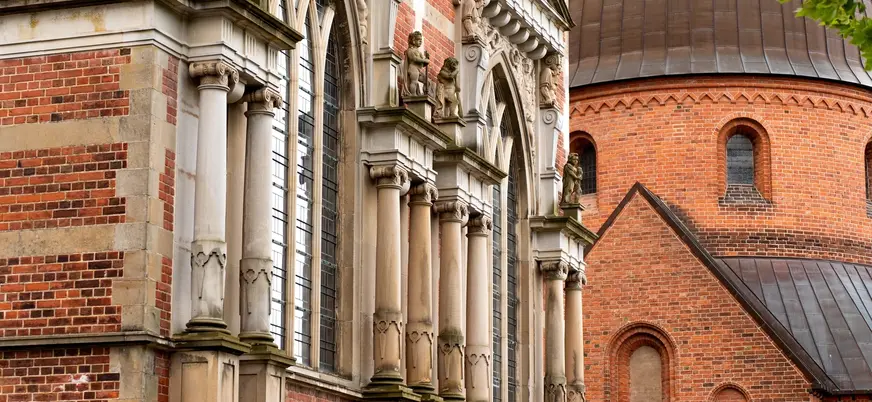 Detalle de la arquitectura gótica de la Catedral de Roskilde, Dinamarca