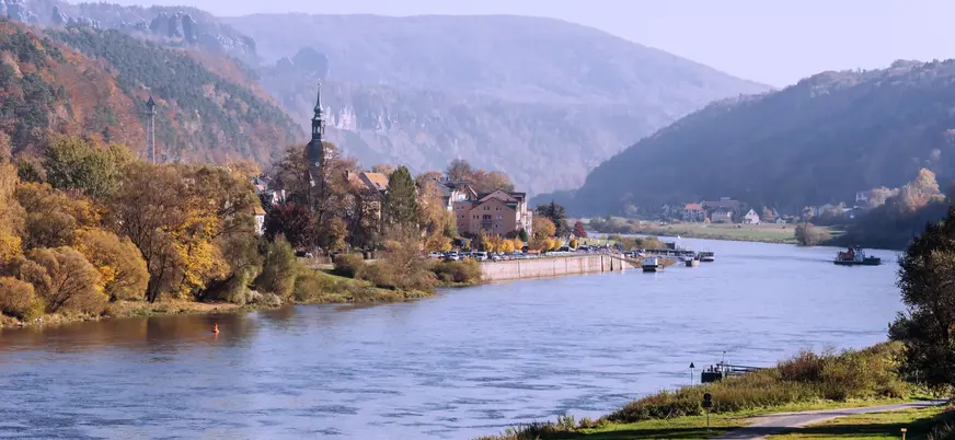 Bad Schandau visto desde la orilla del Elba