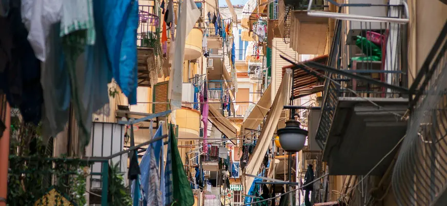 Balcones de las estrechas calles del barrio español