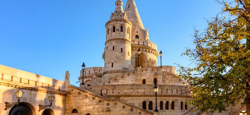 Una de las torres cónicas del Bastión de los Pescadores en la Colina de Buda.