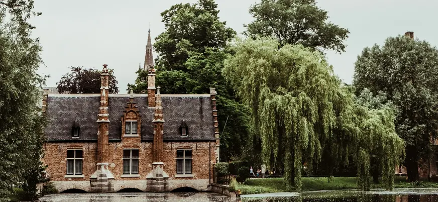 Casa histórica junto a un lago en Brujas