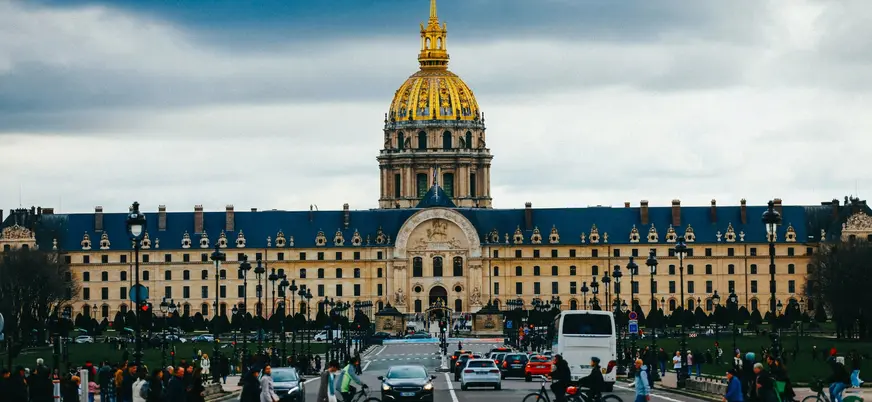 Palacio Nacional de los Inválidos con su cúpula dorada en París.