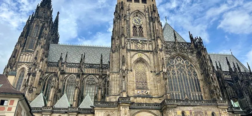 Imponente Catedral de San Vito, parte del Castillo de Praga.