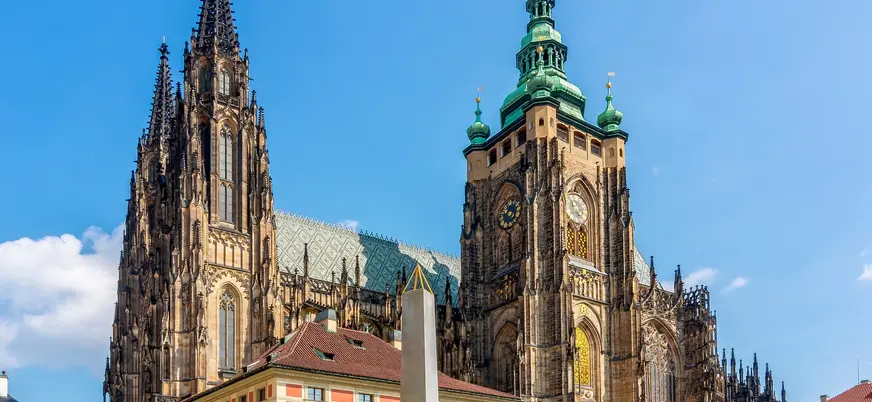 Catedral de San Vito y su aguja gótica en el Castillo de Praga
