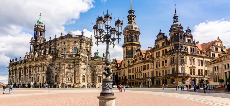 Catedral y castillo plaza Theaterplatz Dresde Alemania