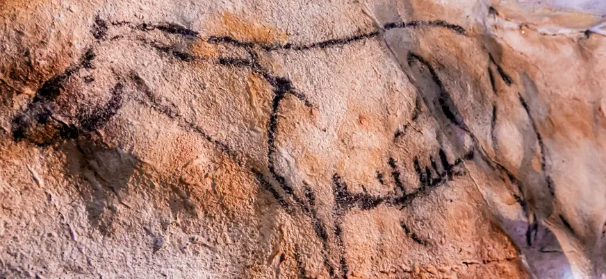 Pintura rupestre de caballo en las cuevas de Las Monedas, Cantabria.