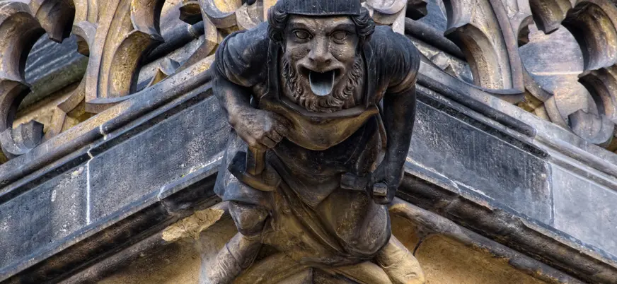 Gárgola tallada en la fachada de la Catedral de San Vito, en el Castillo de Praga.