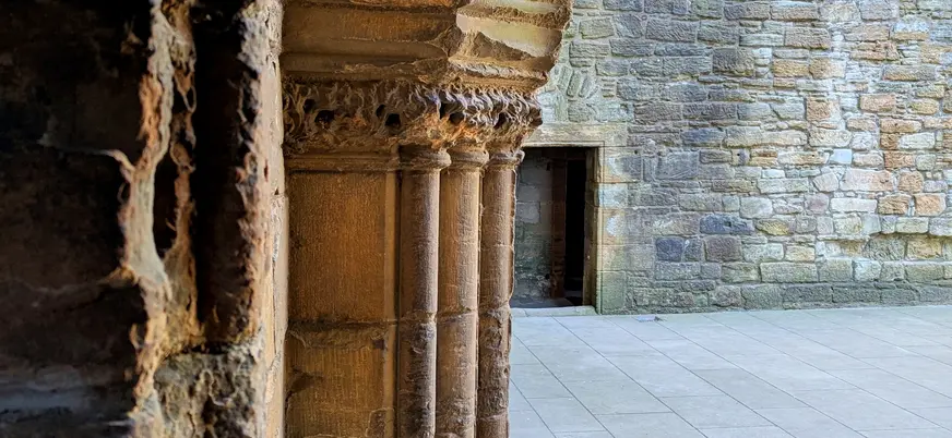 detalle columnas patio interior palacio linlithgow