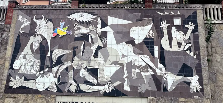 detalle del mural del guernika