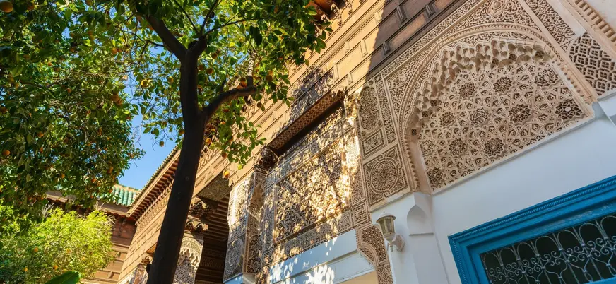 Detalles de la fachada del Palacio de la Bahía en Marrakech, Marruecos