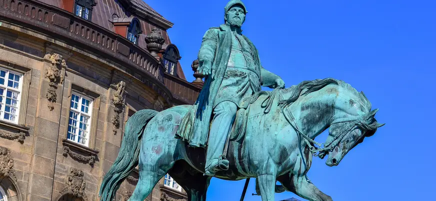 Estatua ecuestre del rey Federico VII frente al Palacio Christiansborg