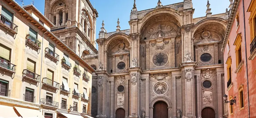 Catedral de Granada vista desde la Plaza de las Pasiegas