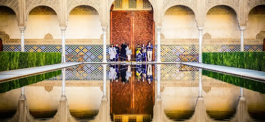 Patio de los Arrayanes, La Alhambra de Granada.