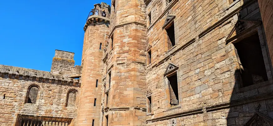 fachada y torres del palacio de linlithgow
