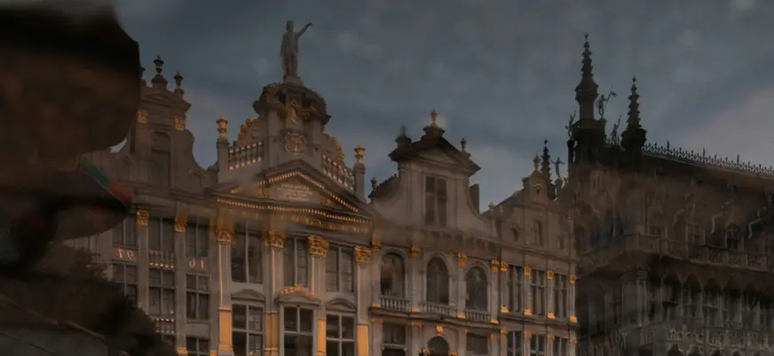 Fachadas en la Grand Place de Bruselas al atardecer