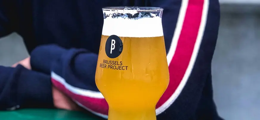 Copa de cerveza artesanal del Brussels Beer Project Bruselas