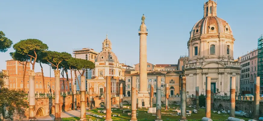 Ruinas del Foro de Trajano con la Columna de Trajano, Roma