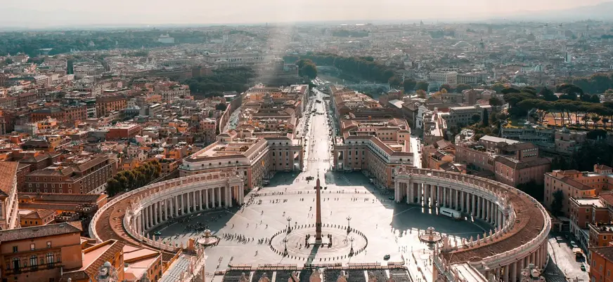 Panorámica de la Plaza de San Pedro y Vía de la Conciliación al atardecer.