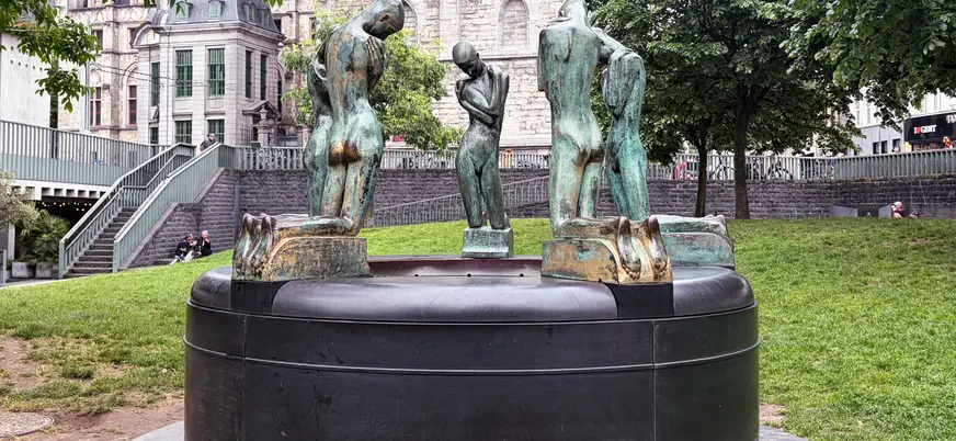 fuente de los arrodillados de George Minne en Gante Bélgica