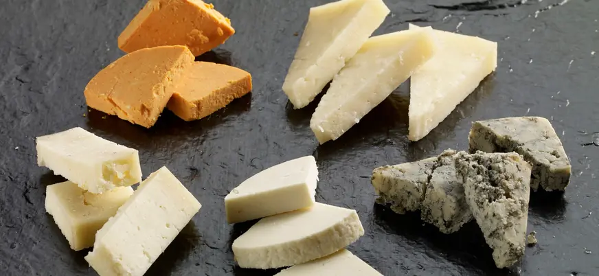 Selección de quesos en tour gastronómico de sidra y quesos en Gijón