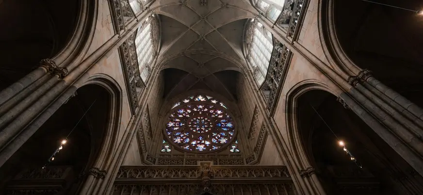 Interior gótico de la catedral del Castillo de Praga, República Checa