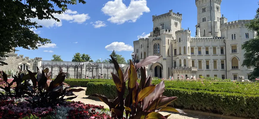 jardines florales y castillo de Hluboká