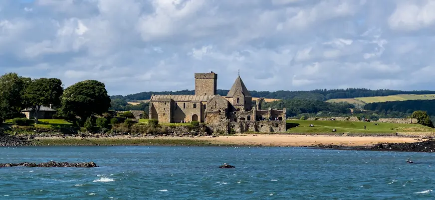 panorámica de la abadía de inchcolm firth of forth escocia
