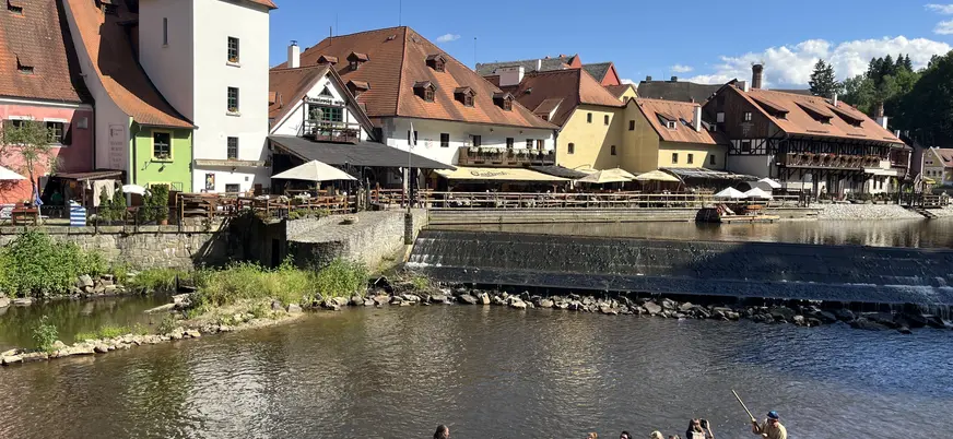 Paseo en barca por el Río Moldava en Český Krumlov