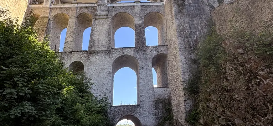 Puente del capote (Plastovy most) castillo de Český Krumlov, República Checa