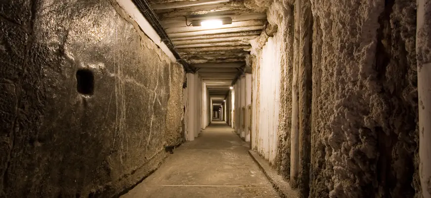 Pasillo subterráneo de las minas de sal de Wieliczka, Polonia