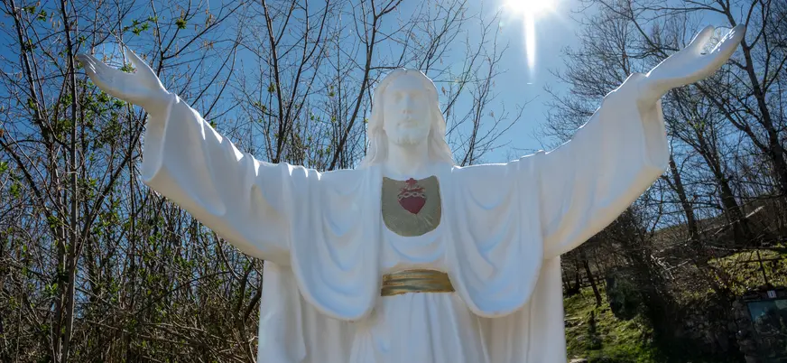 Estatua del Sagrado Corazón de Jesús en San Sebastián de Garabandal, Cantabria.