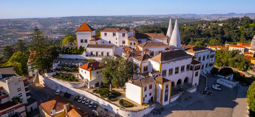 Vista aérea del Palacio Nacional de Sintra, Sintra, Portugal