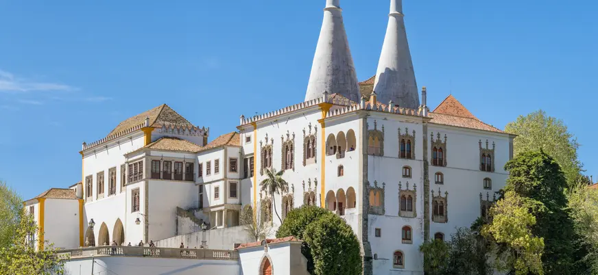 Palacio Nacional de Sintra con chimeneas gemelas, Sintra, Portugal