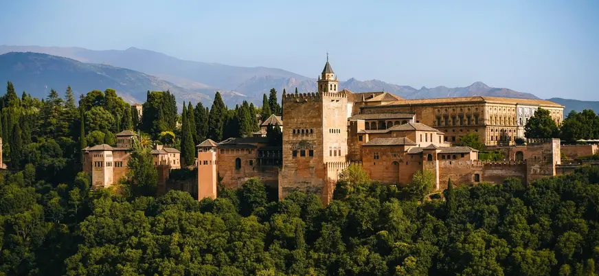 La Alhambra y Palacio de Carlos V en Granada, España