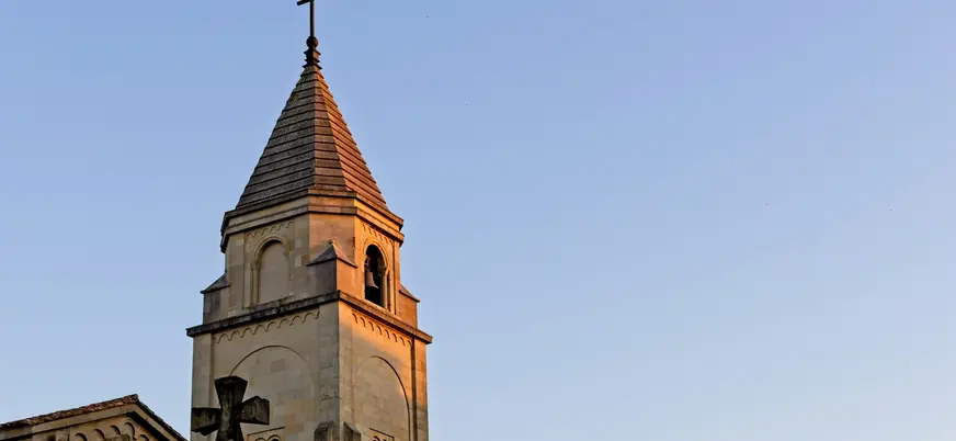 Torre del campanario de la Iglesia de San Pedro en Gijón