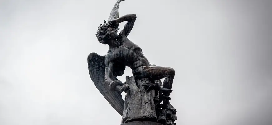Estatua de El Ángel Caído, Retiro de Madrid.