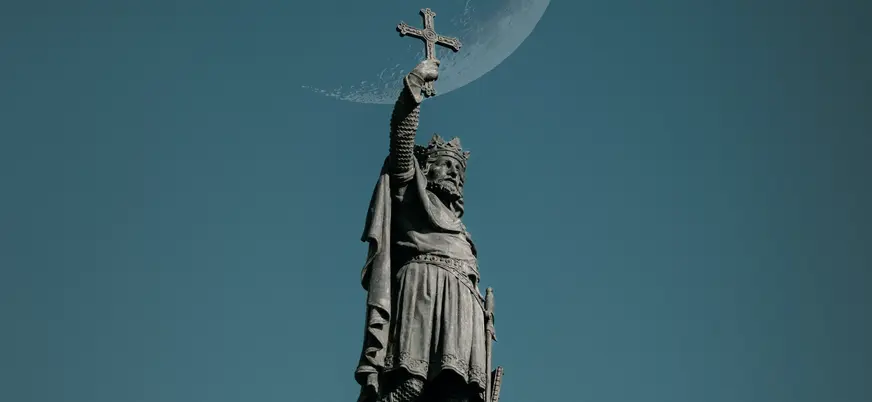 Monumento a Don Pelayo en Gijón, Asturias