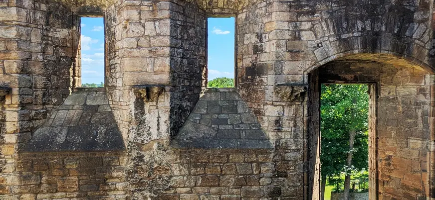 ventanales arqueados muro histórico palacio de linlithgow