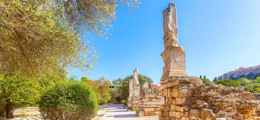 Estatuas de Gigantes y Tritones en el Odeón de Agripa, Ágora de Atenas