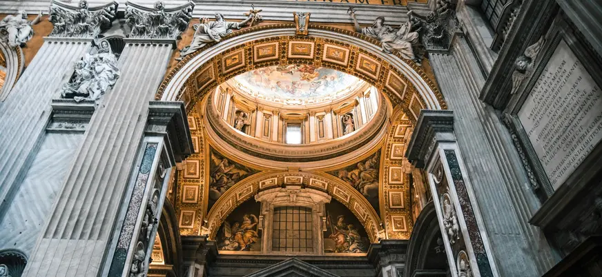 Arquitectura renacentista y cúpulas en la Basílica de San Pedro, Roma